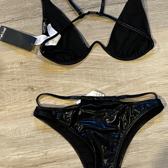 Nasty Gal Coated Underwire V Neck Cut Out Bikini Set Black 4 NWT - Picture 6 of 6